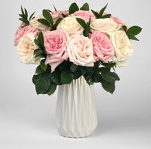 Load image into Gallery viewer, STRAWBERRIES AND CREAM BOUQUET (Fragrant)
