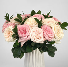 Load image into Gallery viewer, STRAWBERRIES AND CREAM BOUQUET (Fragrant)
