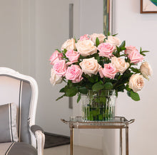 Load image into Gallery viewer, STRAWBERRIES AND CREAM BOUQUET (Fragrant)
